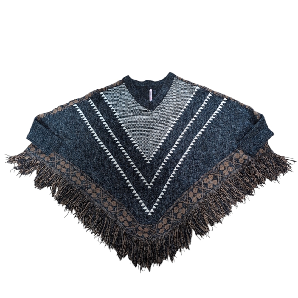LOVE by Design poncho w/ sleeves, Boho sweater pullover, Fringe, size XS / S
